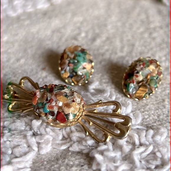 BEAUTIFUL GENUINE STONE BROOCH AND MATCHING EARRINGS - Picture 9 of 10